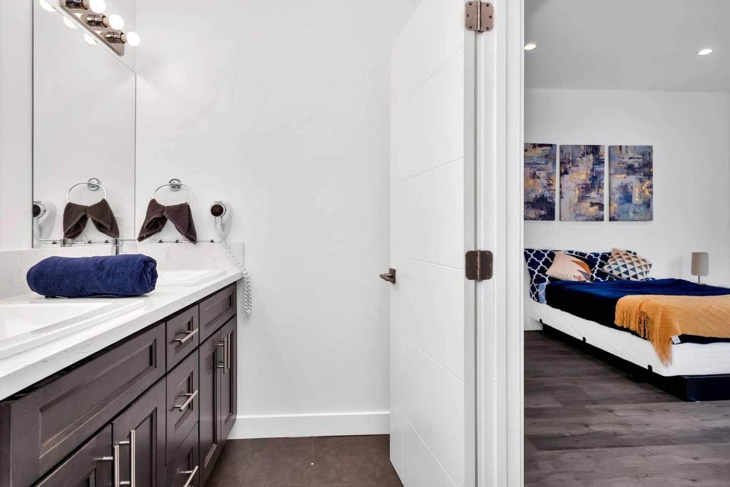 Luxury 3 Bedroom Near Hollywood Prime Location *